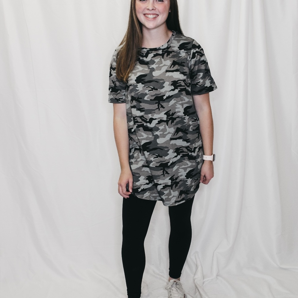 OVERSIZED CAMO TEE